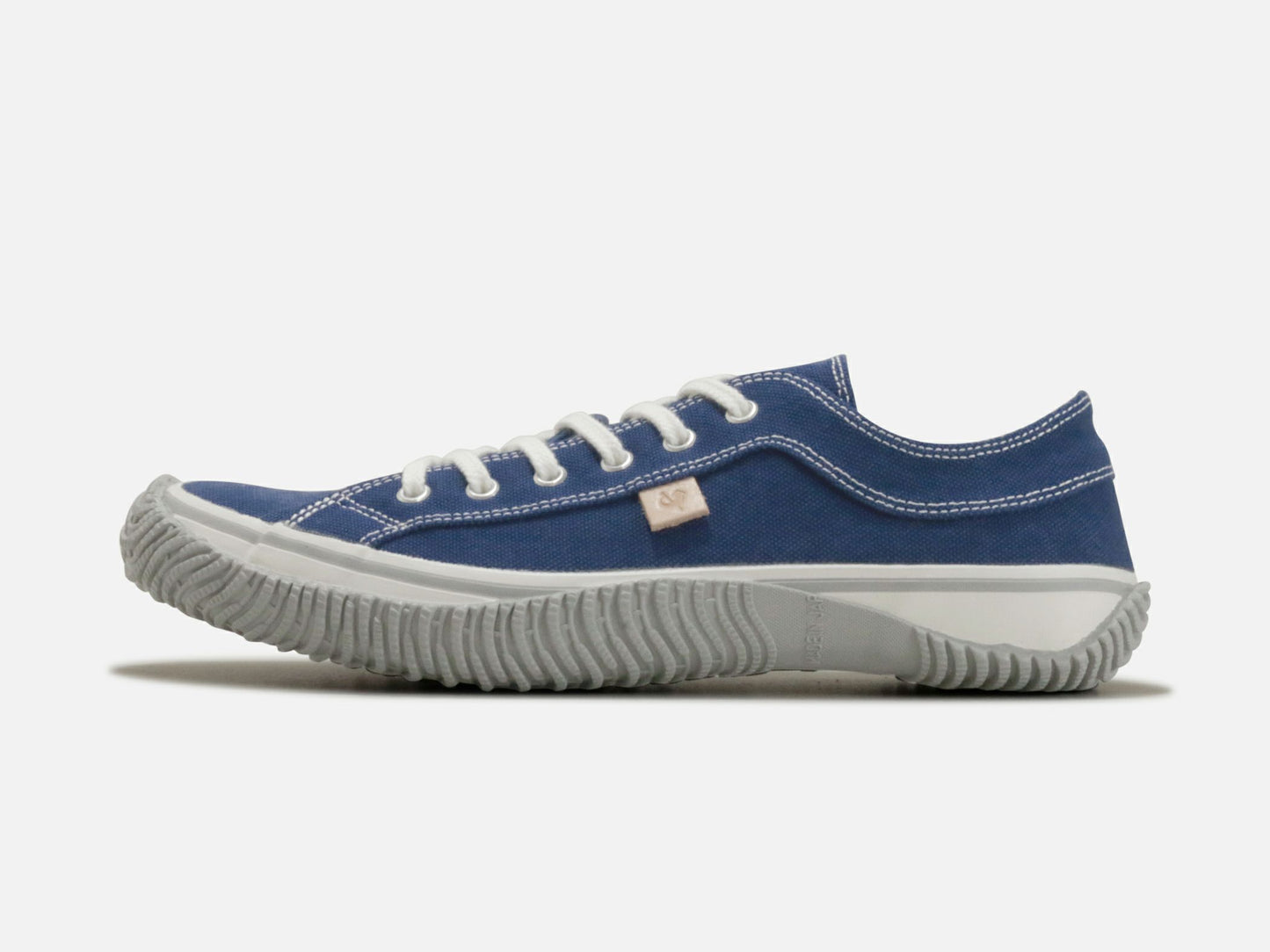 SPINGLE MOVEのスニーカー「SPM-141 Navy/White」の横向きの商品画像