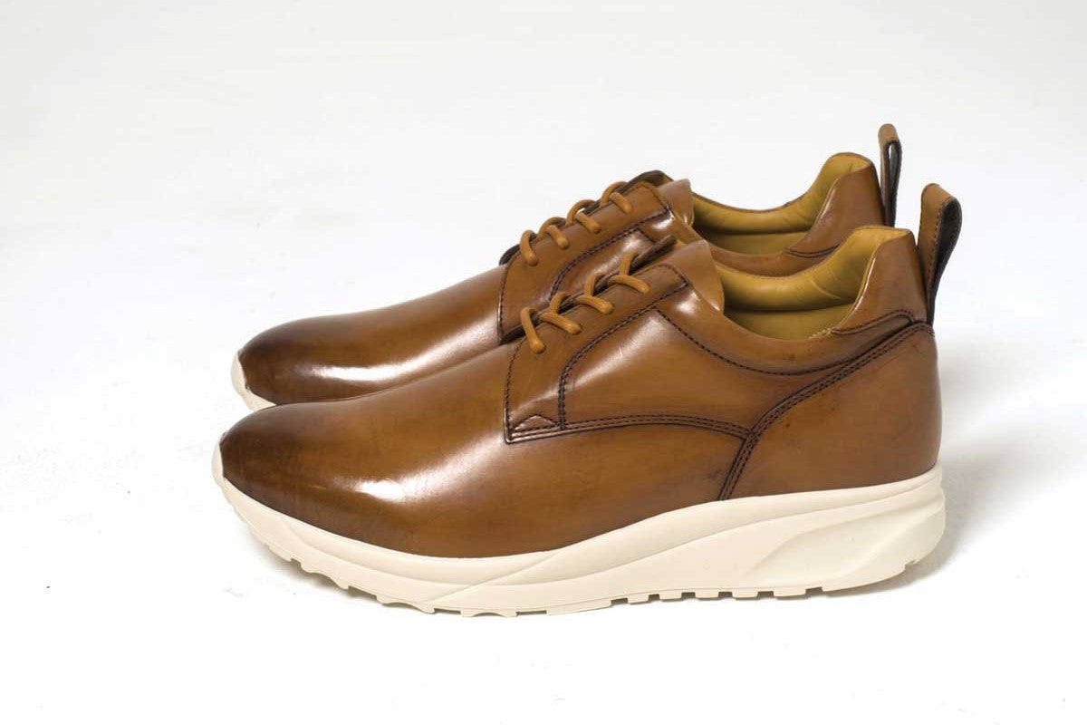 THIRTY THREEのスニーカー「TT-101 Beige」の横向きの商品画像