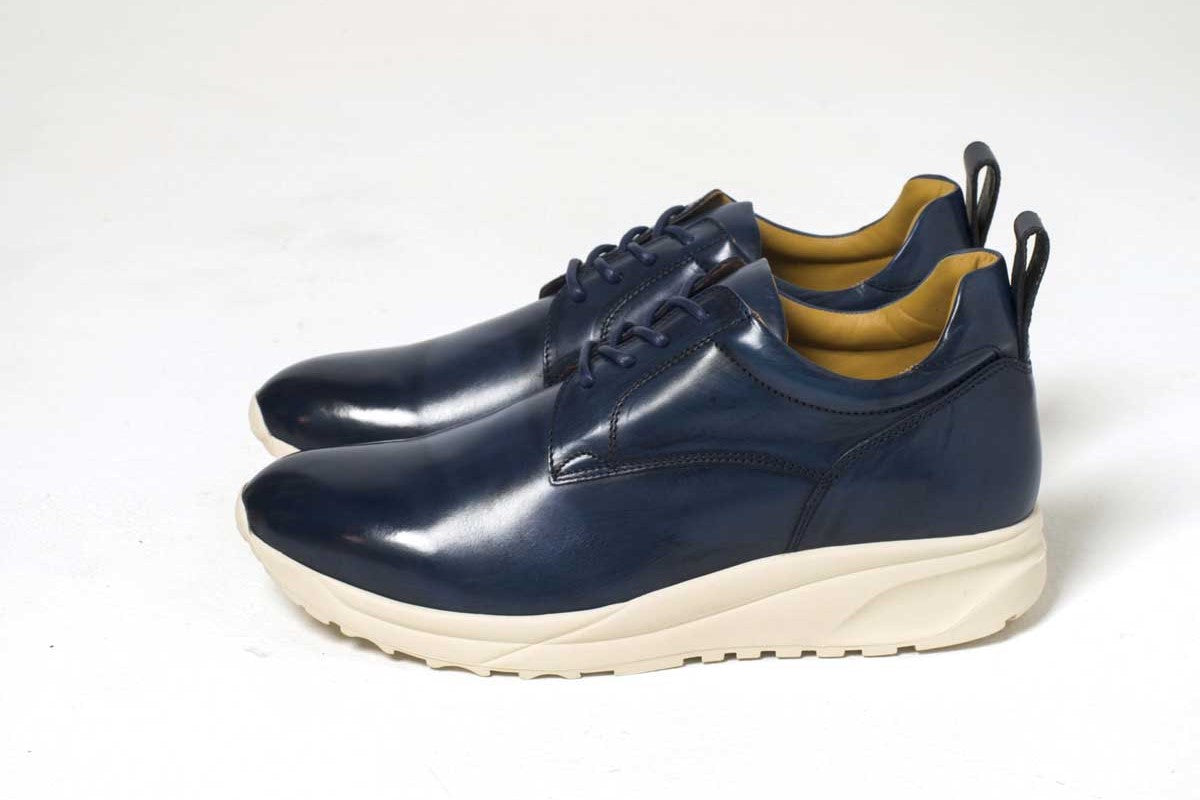 THIRTY THREEのスニーカー「TT-101 Navy」の横向きの商品画像