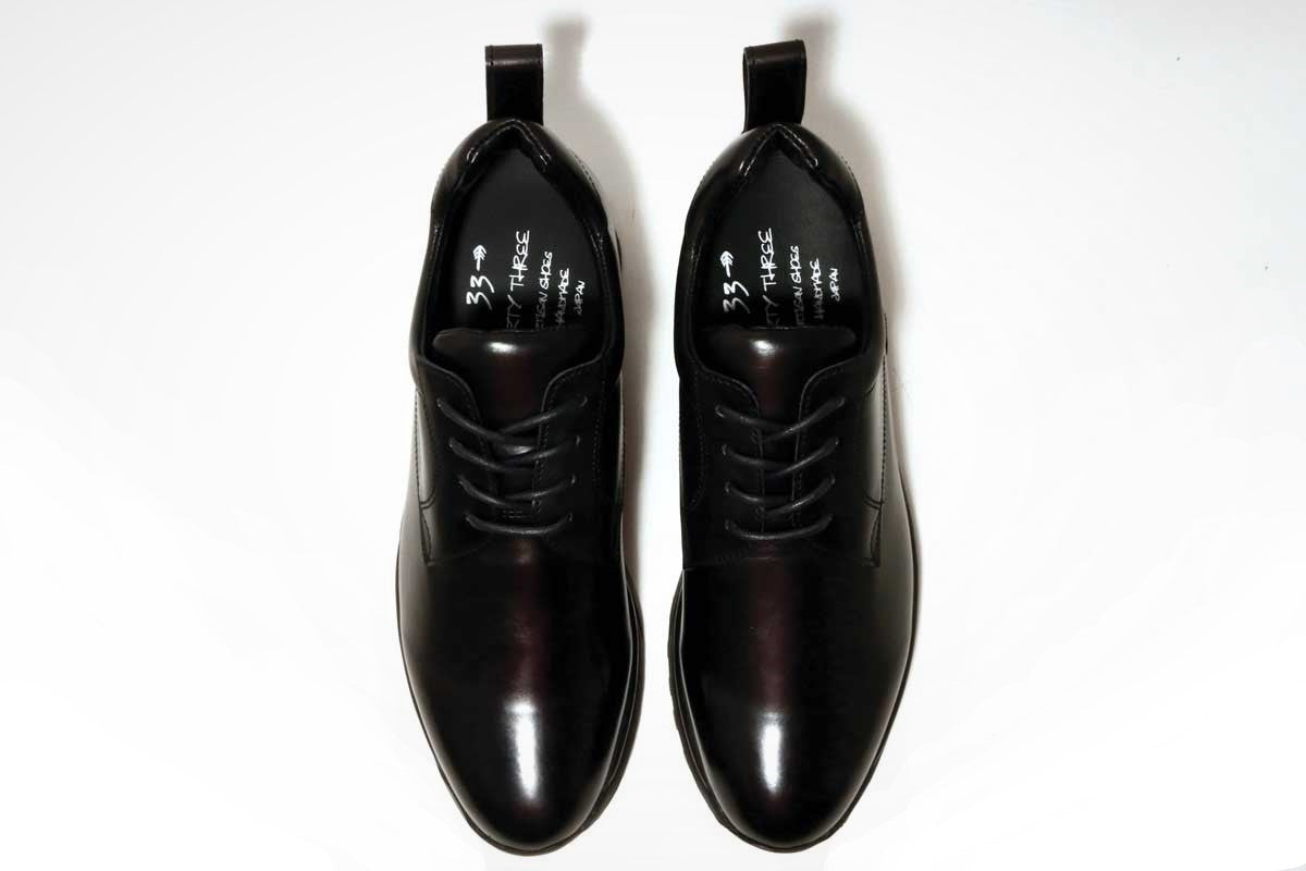 THIRTY THREEのスニーカー「TT-102 Monochrome」の上から見た商品画像