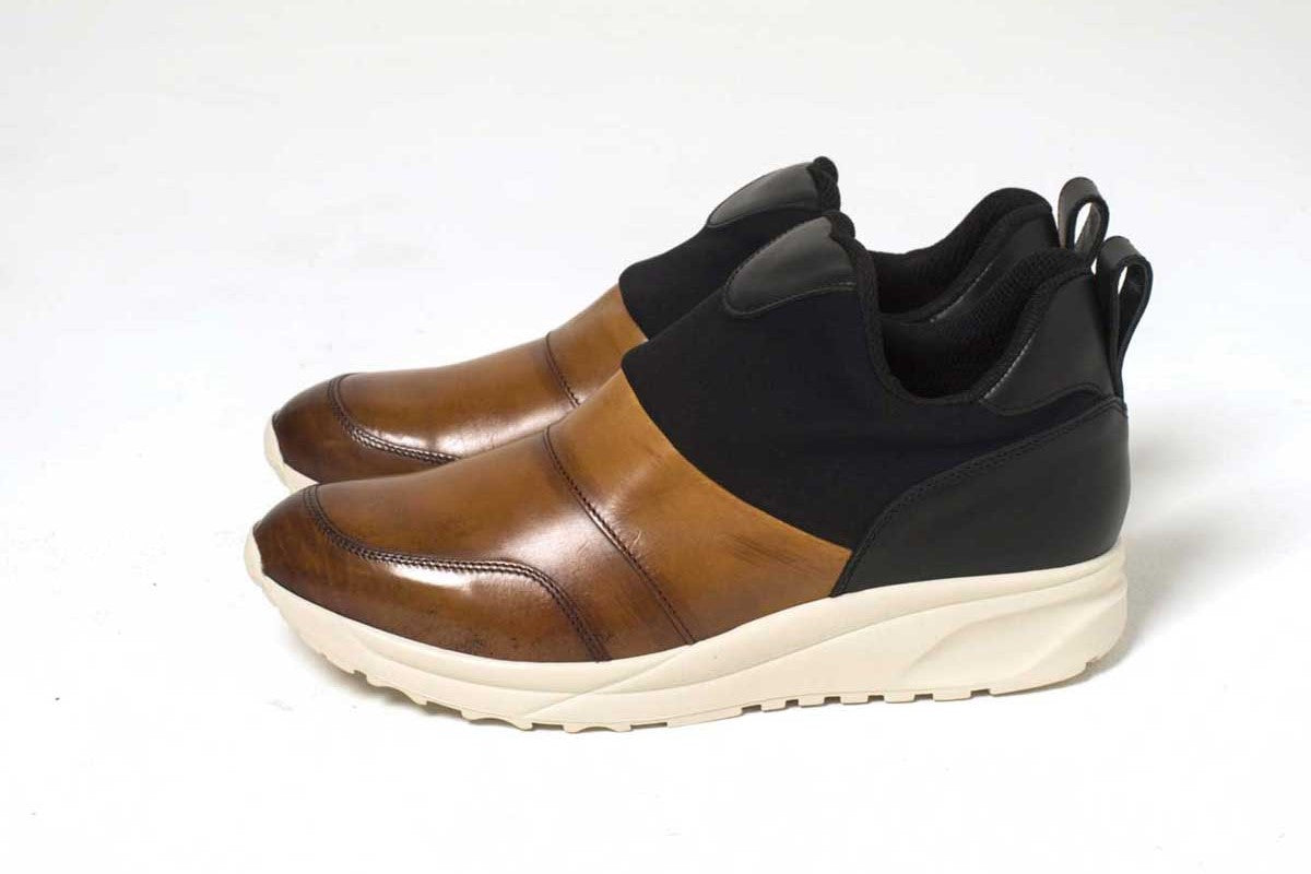 THIRTY THREEのスニーカー「TT-103 Beige」の横向きの商品画像