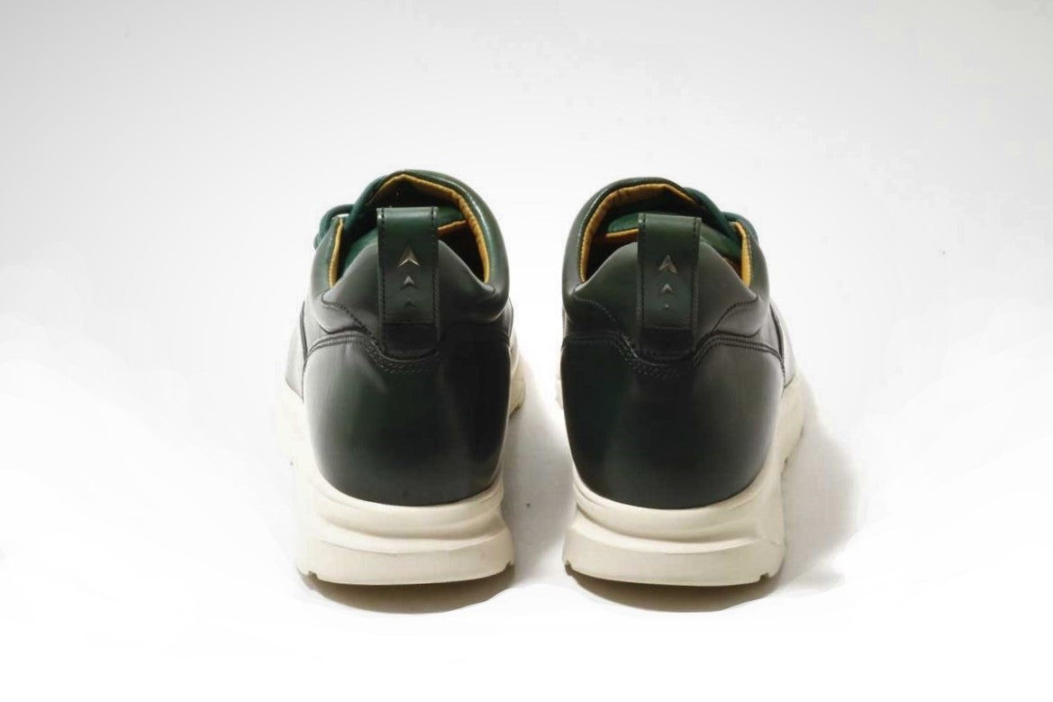 THIRTY THREEのスニーカー「TT-105 Green」の後ろ向きの商品画像