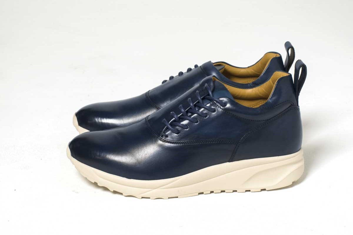 THIRTY THREEのスニーカー「TT-105 Navy」の横向きの商品画像