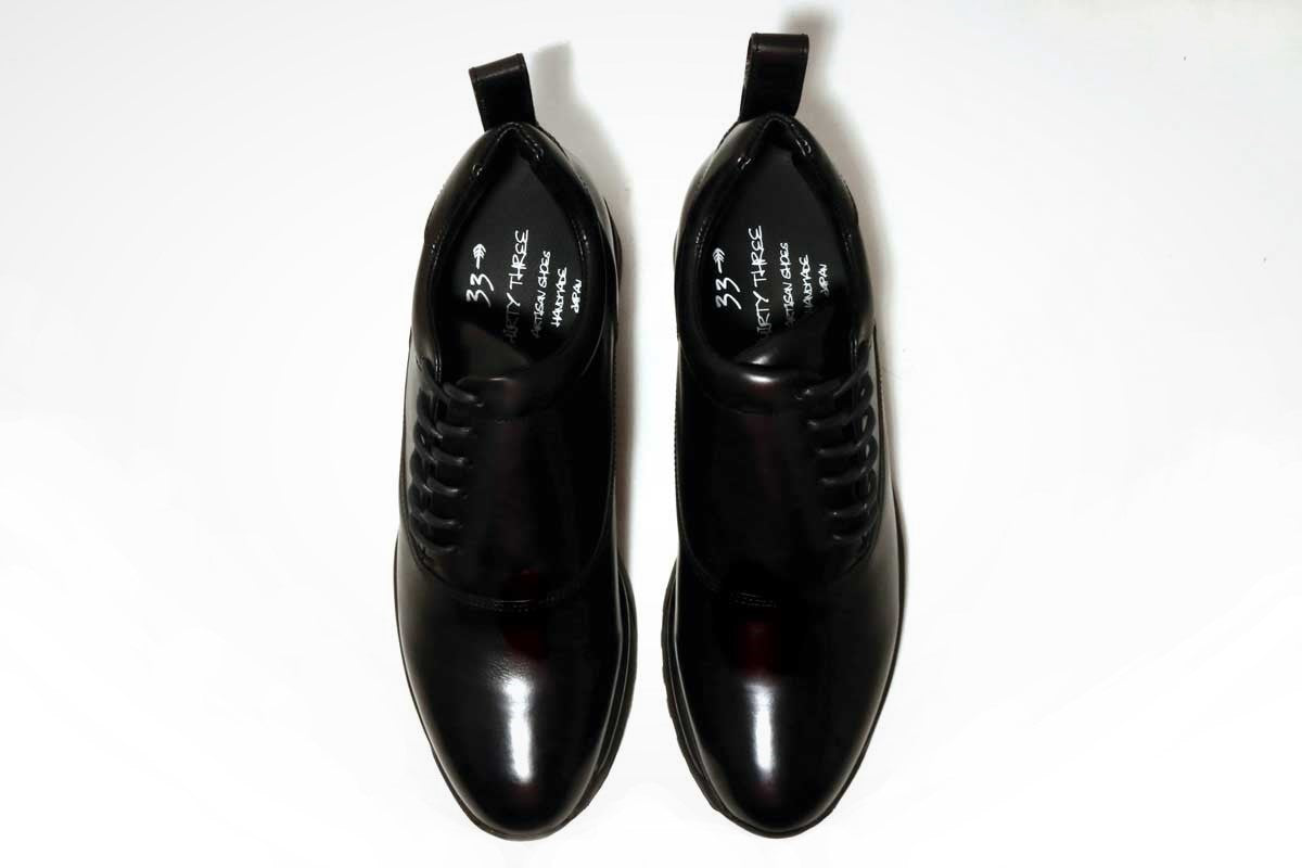 THIRTY THREEのスニーカー「TT-106 Monochrome」の上から見た商品画像