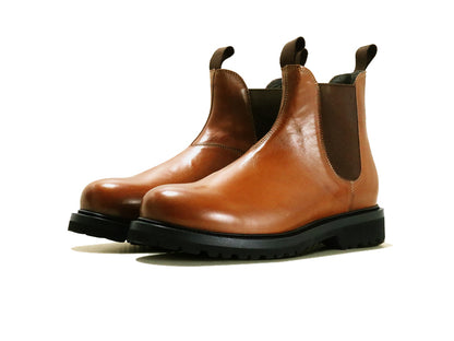 BUTTEROのショートブーツ「b2933」の斜め向きの商品画像