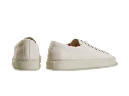 BUTTEROのスニーカー「b6305」の後ろ向きの商品画像