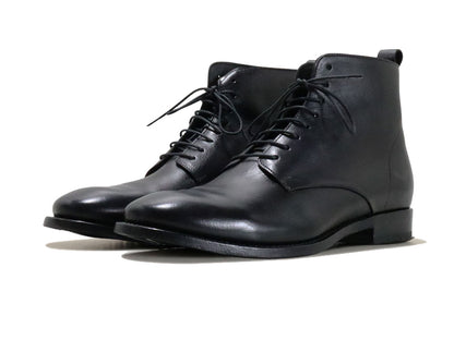 BUTTEROのショートブーツ「b7346」の斜め向きの商品画像