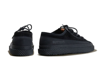 BUTTEROのスニーカー「b8230」の後ろ向きの商品画像