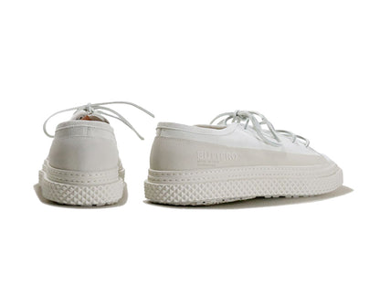 BUTTEROのスニーカー「b8230」の後ろ向きの商品画像