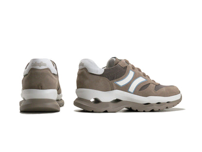 Callaghanのスニーカー「17810」の後ろ向きの商品画像