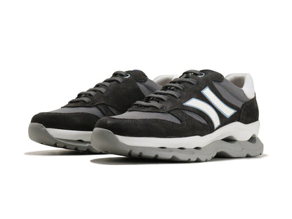 Callaghanのスニーカー「17810」の斜め向きの商品画像