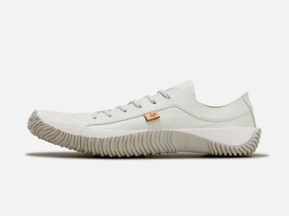 SPINGLE MOVEのスニーカー「SPM-110 Ivory」の横向きの商品画像