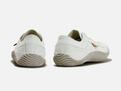 SPINGLE MOVEのスニーカー「SPM-110 Ivory」の後ろ向きの商品画像