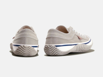 SPINGLE MOVEのスニーカー「SPM-141 Light Gray」の後ろ向きの商品画像