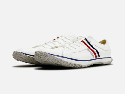 SPINGLE MOVEのスニーカー「SPM-168 Tricolor」の斜め向きの商品画像