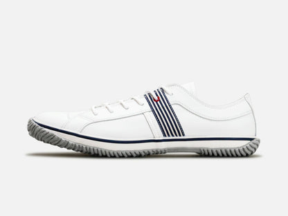 SPINGLE MOVEのスニーカー「SPM-168 White/Navy」の横向きの商品画像