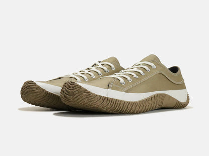 SPINGLE MOVEのスニーカー「SPM-172 Beige」の斜め向きの商品画像