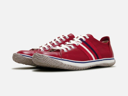 SPINGLE MOVEのスニーカー「SPM-198 Red」の斜め向きの商品画像