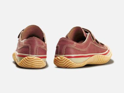 SPINGLE MOVEのスニーカー「SPM-211 Red」の後ろ向きの商品画像