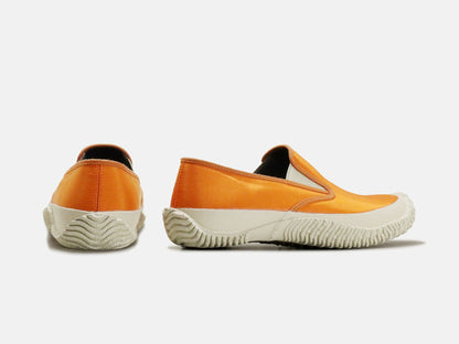 SPINGLE MOVEのスニーカー「SPM-295 Orange」の後ろ向きの商品画像