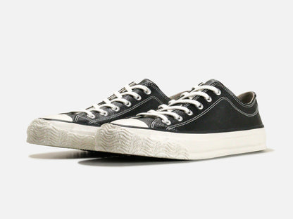 SPINGLE MOVEのスニーカー「SPM-341 Black」の斜め向きの商品画像