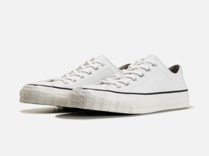 SPINGLE MOVEのスニーカー「SPM-341 White」の斜め向きの商品画像