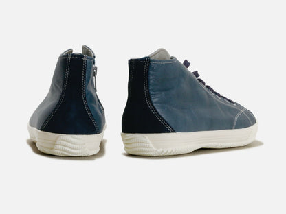 SPINGLE MOVEのスニーカー「SPM-356 Navy」の後ろ向きの商品画像