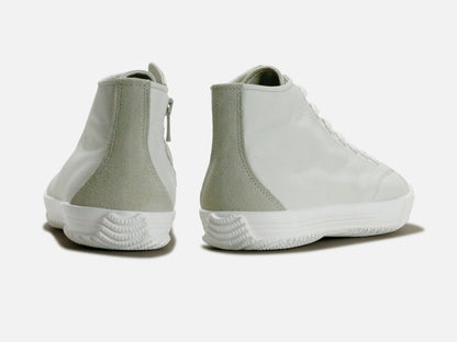 SPINGLE MOVEのスニーカー「SPM-356 White」の後ろ向きの商品画像