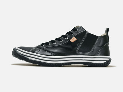 SPINGLE MOVEのスニーカー「SPM-442 Black」の横向きの商品画像