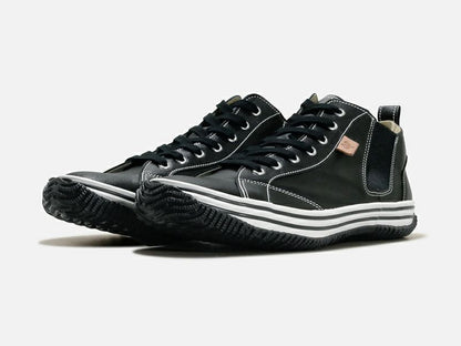 SPINGLE MOVEのスニーカー「SPM-442 Black」の斜め向きの商品画像