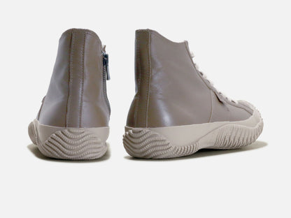 SPINGLE MOVEのスニーカー「SPM-443 Dark Gray」の後ろ向きの商品画像