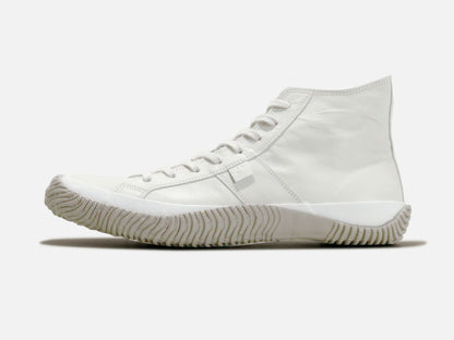 SPINGLE MOVEのスニーカー「SPM-443 Ivory」の横向きの商品画像