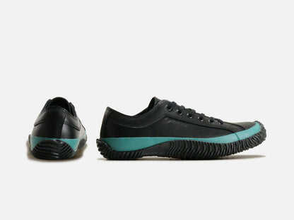 SPINGLE MOVEのスニーカー「SPM-619 Black」の後ろ向きの商品画像