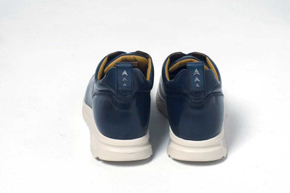 THIRTY THREEのスニーカー「TT-101 Navy」の後ろ向きの商品画像