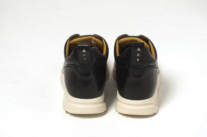 THIRTY THREEのスニーカー「TT-102 Black」の後ろ向きの商品画像