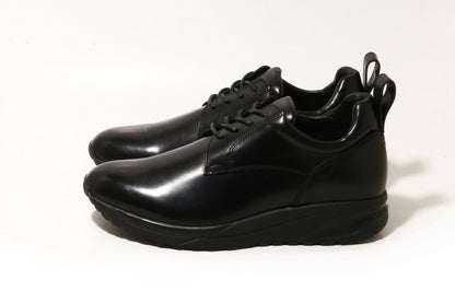 THIRTY THREEのスニーカー「TT-102 Monochrome」の横向きの商品画像