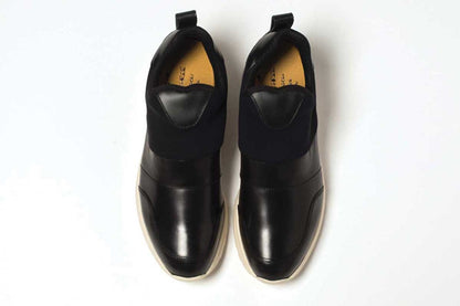 THIRTY THREEのスニーカー「TT-104 Black」の上から見た商品画像