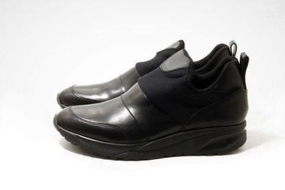 THIRTY THREEのスニーカー「TT-104 Monochrome」の横向きの商品画像