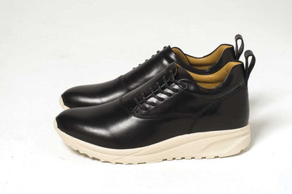 THIRTY THREEのスニーカー「TT-106 Black」の横向きの商品画像