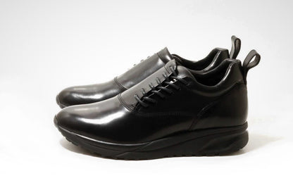 THIRTY THREEのスニーカー「TT-106 Monochrome」の横向きの商品画像