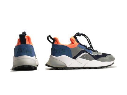 Voile Blancheのスニーカー「01/1b35」の後ろ向きの商品画像