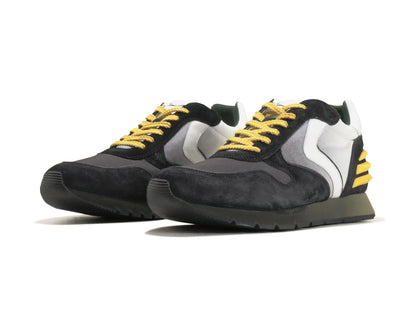 Voile Blancheのスニーカー「02/1b55」の斜め向きの商品画像