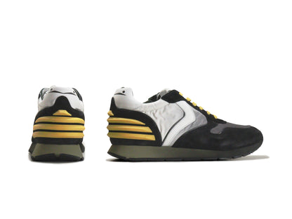 Voile Blancheのスニーカー「02/1b55」の後ろ向きの商品画像